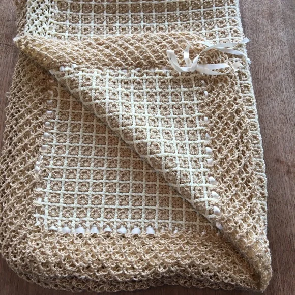 Beautiful Hand Made Crochet Two Layered Baby Blanket. - Picture 3 of 8